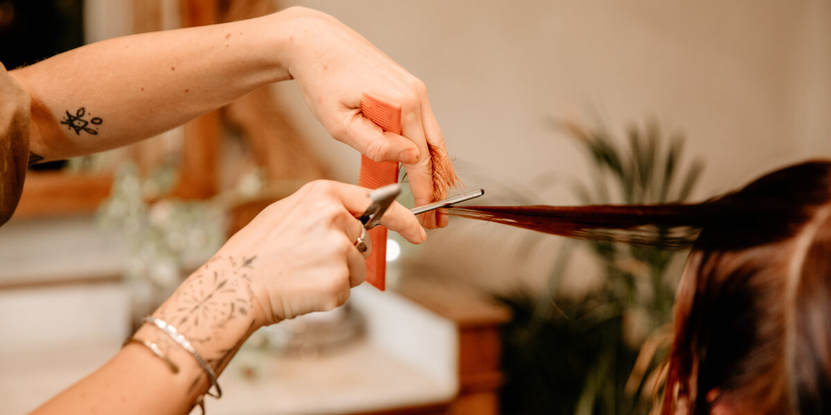 Dry-cutting + wet razor-haircutting